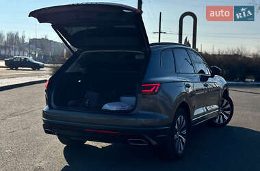 Внедорожник / Кроссовер Volkswagen Touareg 2019 в 