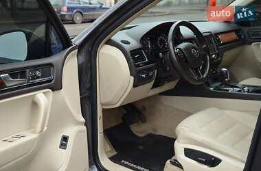 Внедорожник / Кроссовер Volkswagen Touareg 2012 в Харькове