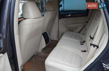 Внедорожник / Кроссовер Volkswagen Touareg 2012 в Харькове