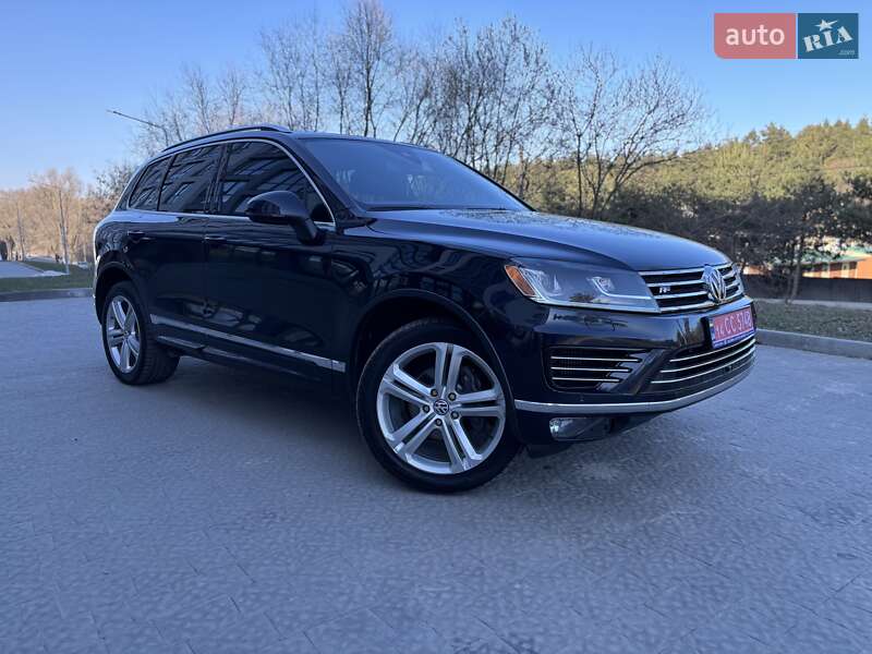 Внедорожник / Кроссовер Volkswagen Touareg 2015 в Львове