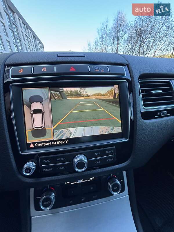 Внедорожник / Кроссовер Volkswagen Touareg 2015 в Львове