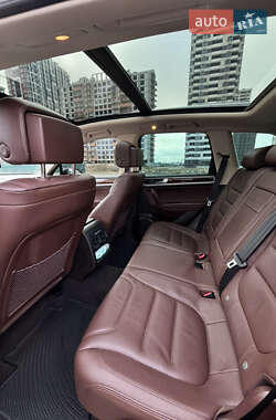 Внедорожник / Кроссовер Volkswagen Touareg 2013 в 
