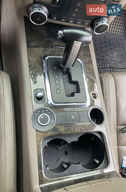 Внедорожник / Кроссовер Volkswagen Touareg 2007 в 
