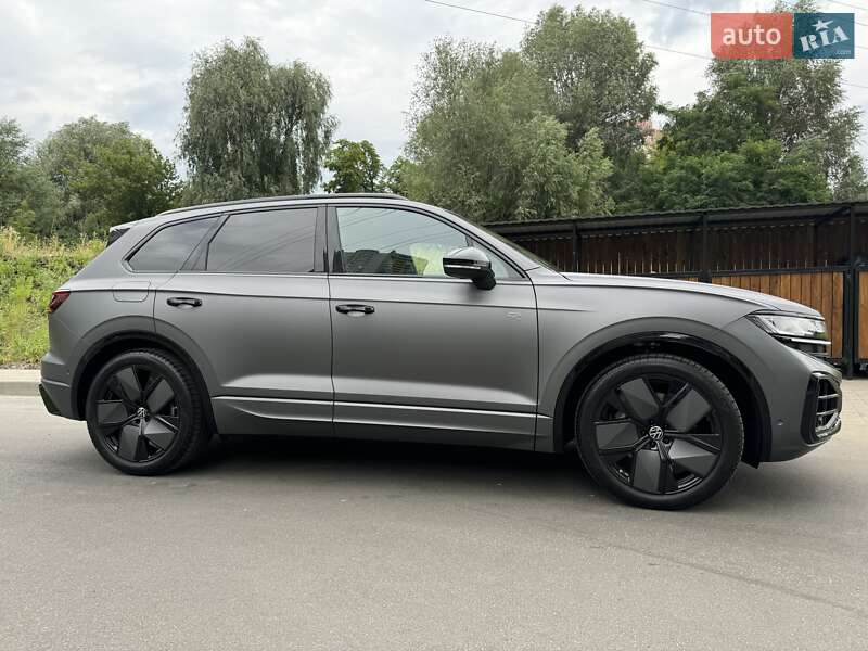 Внедорожник / Кроссовер Volkswagen Touareg 2024 в Киеве