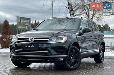 Позашляховик / Кросовер Volkswagen Touareg 2017 в Києві