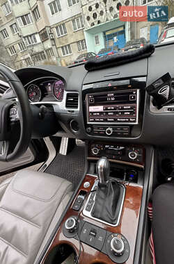 Внедорожник / Кроссовер Volkswagen Touareg 2013 в Киеве