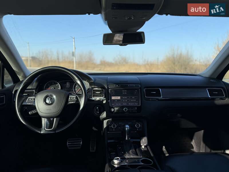 Внедорожник / Кроссовер Volkswagen Touareg 2015 в Львове