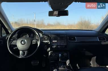 Внедорожник / Кроссовер Volkswagen Touareg 2015 в 