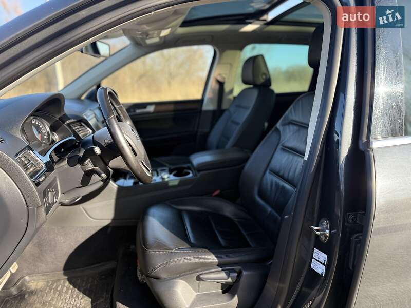 Внедорожник / Кроссовер Volkswagen Touareg 2015 в Львове