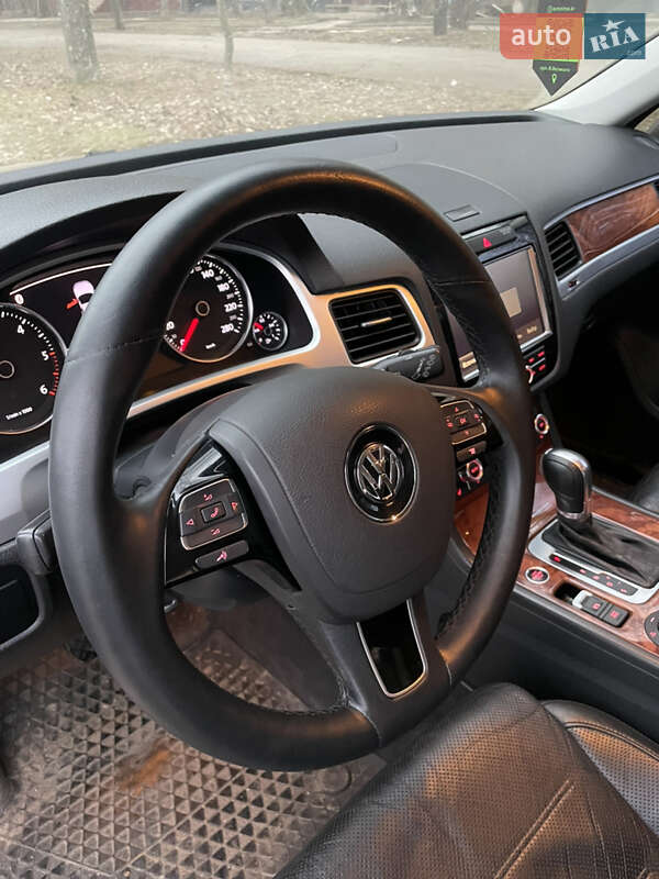 Внедорожник / Кроссовер Volkswagen Touareg 2010 в Кривом Роге