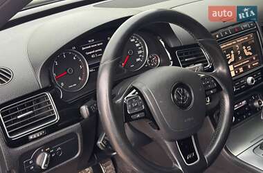 Позашляховик / Кросовер Volkswagen Touareg 2015 в Чернівцях