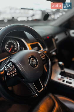 Внедорожник / Кроссовер Volkswagen Touareg 2011 в Кривом Роге