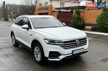 Внедорожник / Кроссовер Volkswagen Touareg 2020 в Киеве