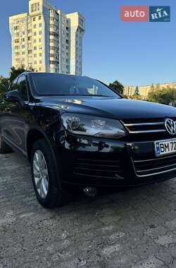 Внедорожник / Кроссовер Volkswagen Touareg 2011 в Сумах