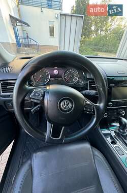 Внедорожник / Кроссовер Volkswagen Touareg 2011 в Сумах