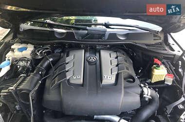 Внедорожник / Кроссовер Volkswagen Touareg 2012 в Днепре