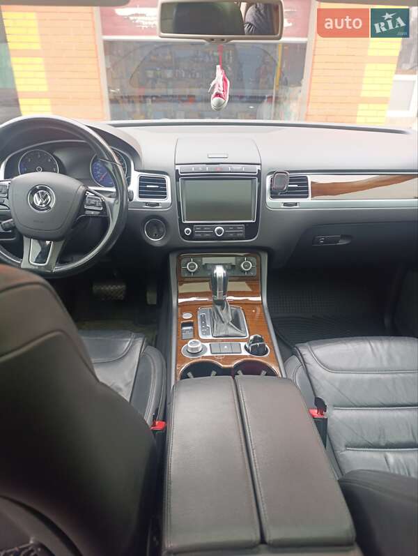 Внедорожник / Кроссовер Volkswagen Touareg 2014 в Виннице