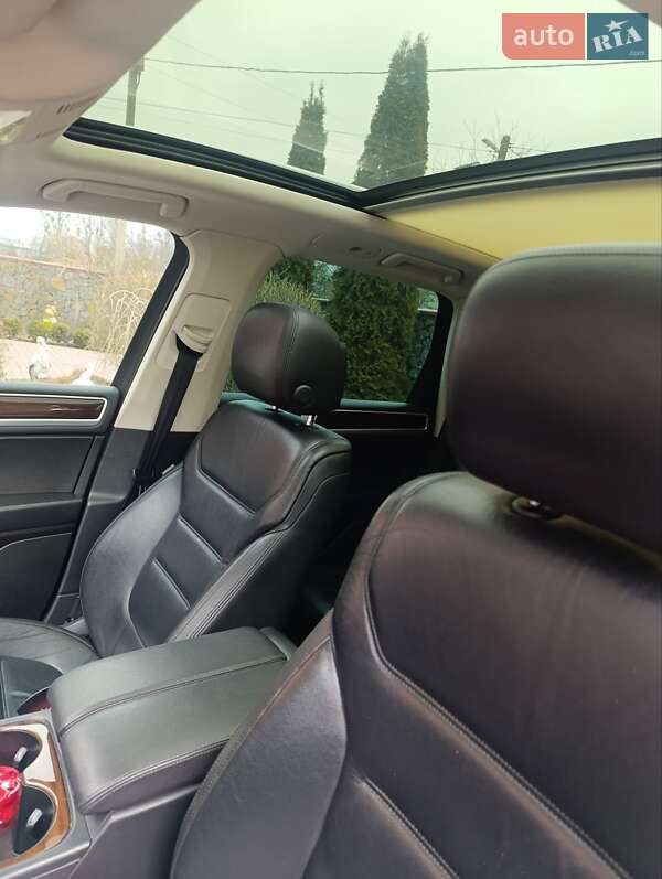Внедорожник / Кроссовер Volkswagen Touareg 2014 в Виннице