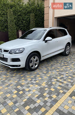 Внедорожник / Кроссовер Volkswagen Touareg 2012 в Черновцах