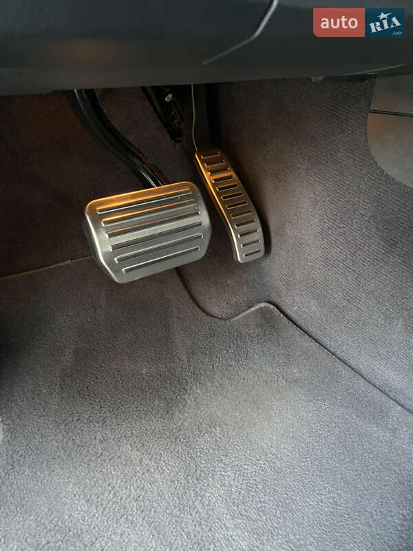 Внедорожник / Кроссовер Volkswagen Touareg 2012 в Черновцах