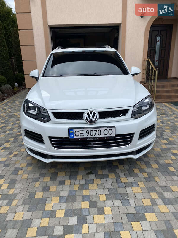 Внедорожник / Кроссовер Volkswagen Touareg 2012 в Черновцах