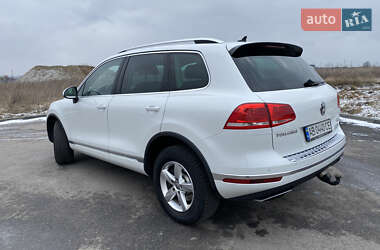 Внедорожник / Кроссовер Volkswagen Touareg 2015 в Виннице