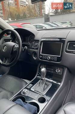 Внедорожник / Кроссовер Volkswagen Touareg 2013 в Львове