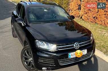 Внедорожник / Кроссовер Volkswagen Touareg 2012 в Киеве