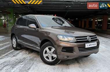 Внедорожник / Кроссовер Volkswagen Touareg 2011 в Киеве