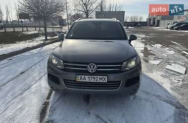 Внедорожник / Кроссовер Volkswagen Touareg 2013 в Киеве