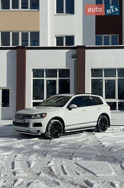 Внедорожник / Кроссовер Volkswagen Touareg 2013 в Киеве