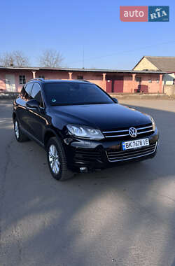 Внедорожник / Кроссовер Volkswagen Touareg 2012 в Ровно