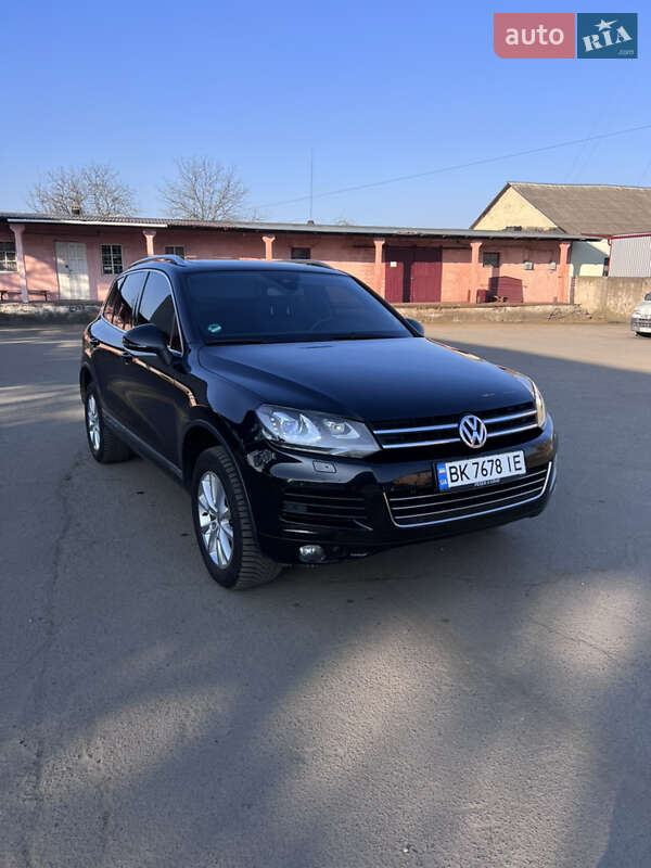 Внедорожник / Кроссовер Volkswagen Touareg 2012 в Ровно