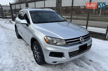 Позашляховик / Кросовер Volkswagen Touareg 2011 в Запоріжжі