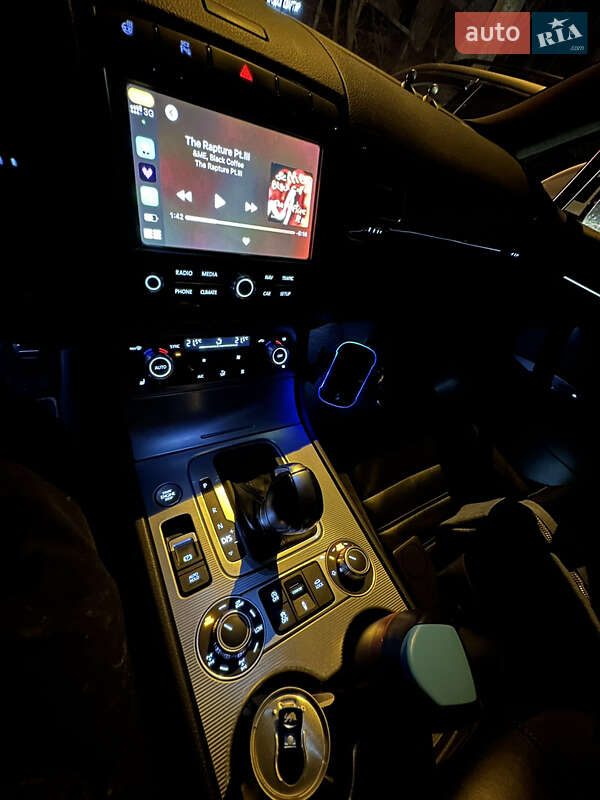 Позашляховик / Кросовер Volkswagen Touareg 2015 в Києві