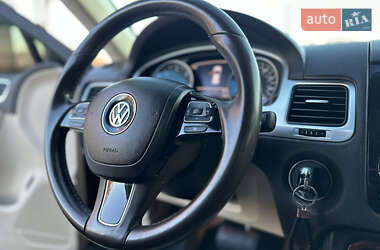 Внедорожник / Кроссовер Volkswagen Touareg 2012 в Владимире