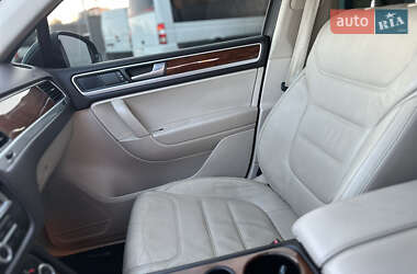 Внедорожник / Кроссовер Volkswagen Touareg 2012 в Владимире