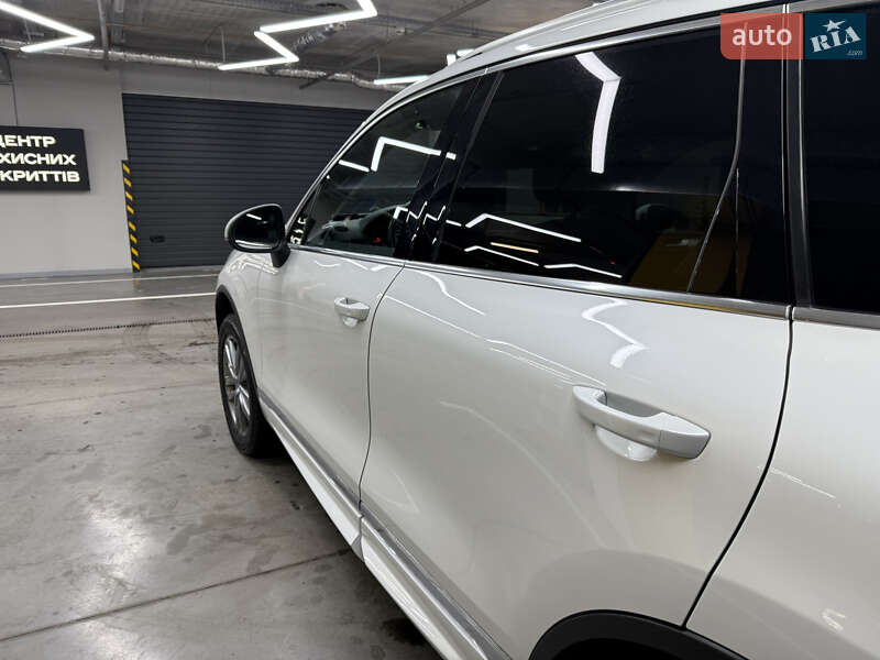 Позашляховик / Кросовер Volkswagen Touareg 2015 в Києві