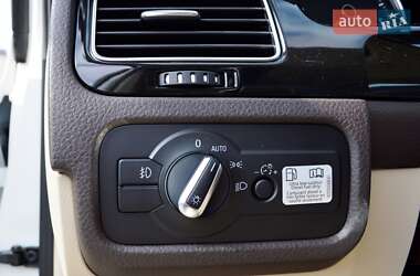 Внедорожник / Кроссовер Volkswagen Touareg 2012 в 