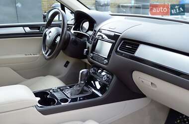 Внедорожник / Кроссовер Volkswagen Touareg 2012 в 