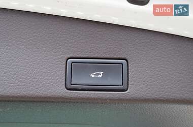 Внедорожник / Кроссовер Volkswagen Touareg 2012 в 