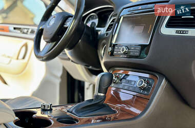 Внедорожник / Кроссовер Volkswagen Touareg 2011 в 