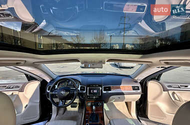 Внедорожник / Кроссовер Volkswagen Touareg 2011 в 