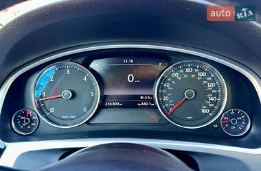Внедорожник / Кроссовер Volkswagen Touareg 2011 в 