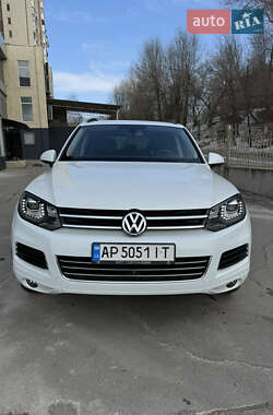 Позашляховик / Кросовер Volkswagen Touareg 2014 в Запоріжжі