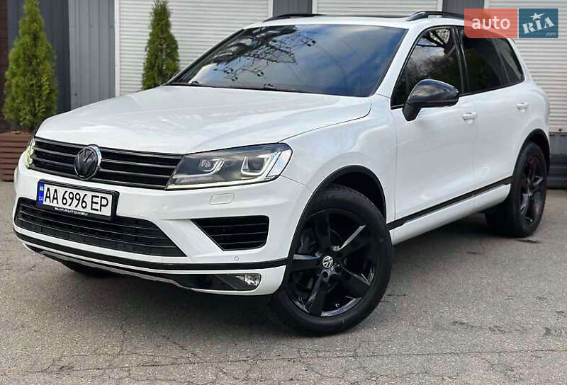 Внедорожник / Кроссовер Volkswagen Touareg 2016 в Киеве