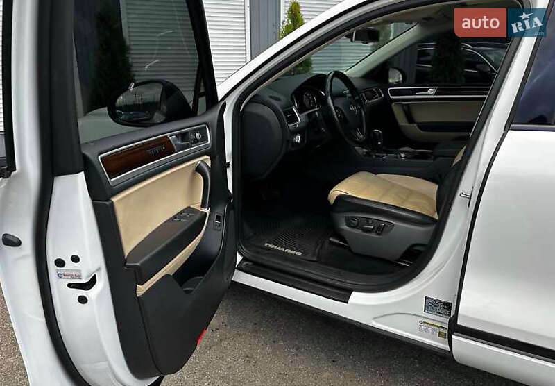 Внедорожник / Кроссовер Volkswagen Touareg 2016 в Киеве