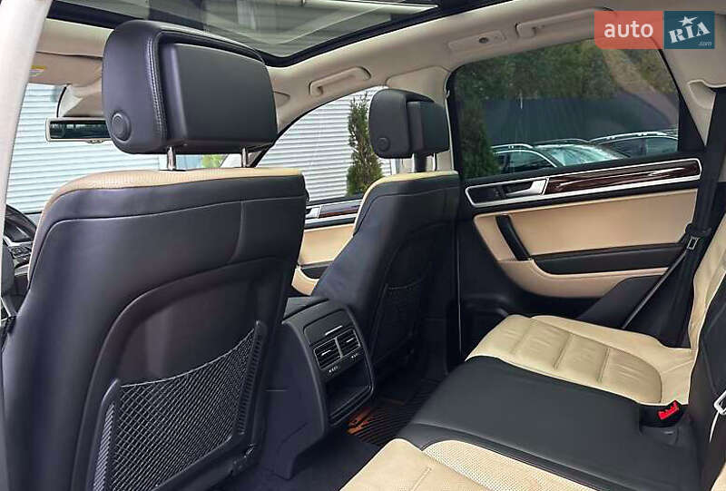 Внедорожник / Кроссовер Volkswagen Touareg 2016 в Киеве