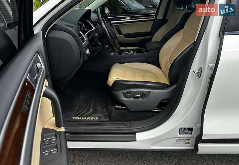 Внедорожник / Кроссовер Volkswagen Touareg 2016 в Киеве