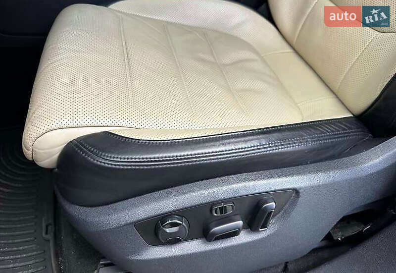 Внедорожник / Кроссовер Volkswagen Touareg 2016 в Киеве